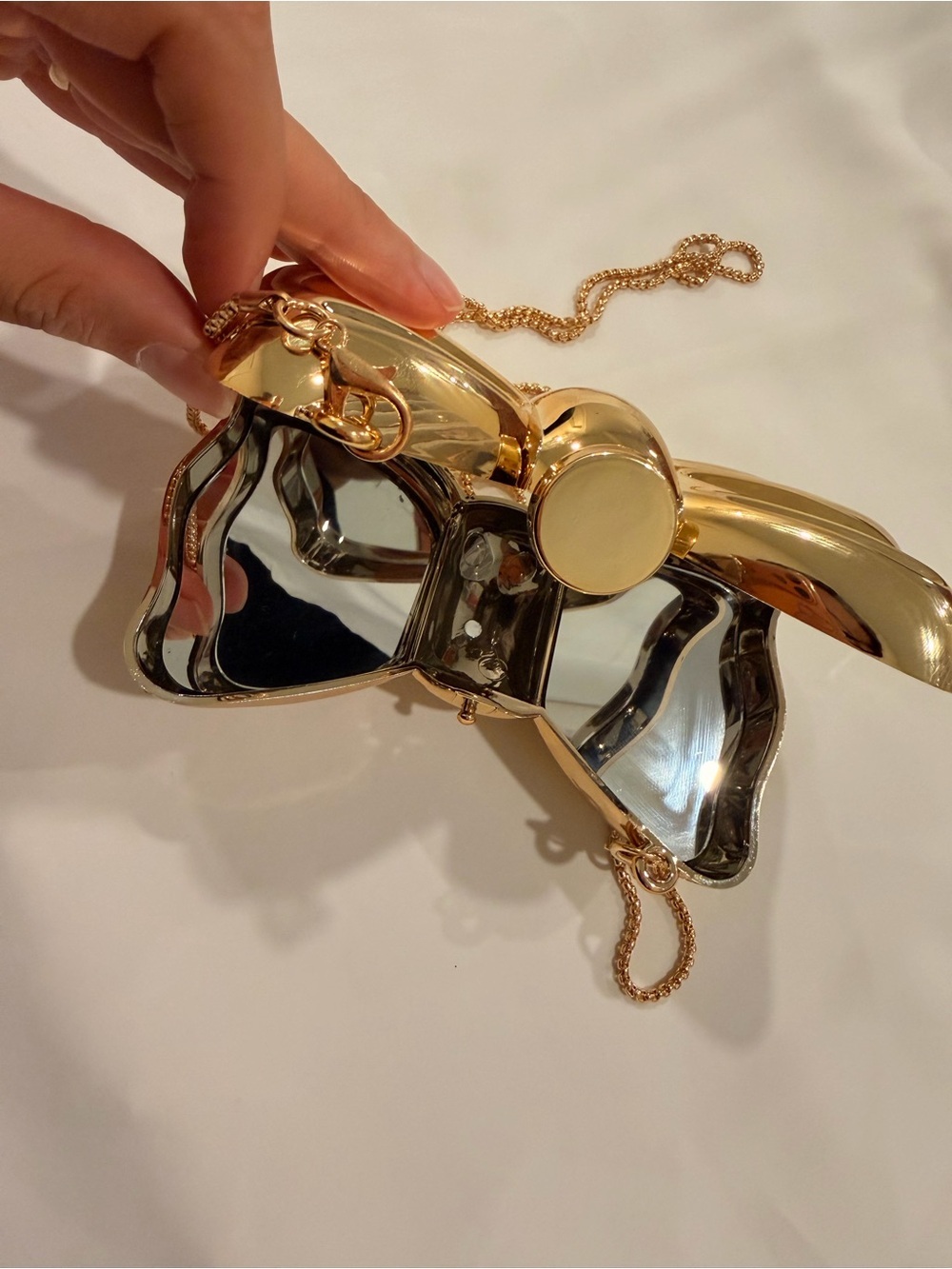 Gold Bow-Shaped Chain Mini Bag - Picture 8 of 10